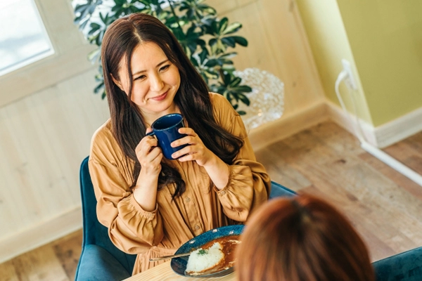 「生理的口臭」は誰にも起こりうるため、他人から改めて指摘を受けることは滅多にありません。